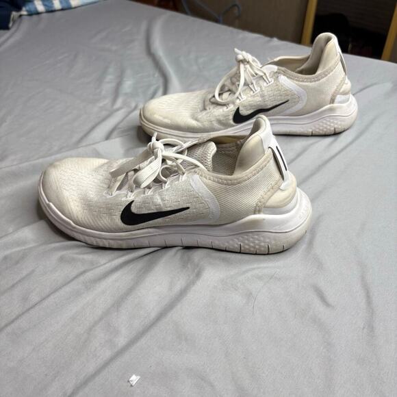 Nike women’s sneakers size 6.5 - Picture 3 of 6